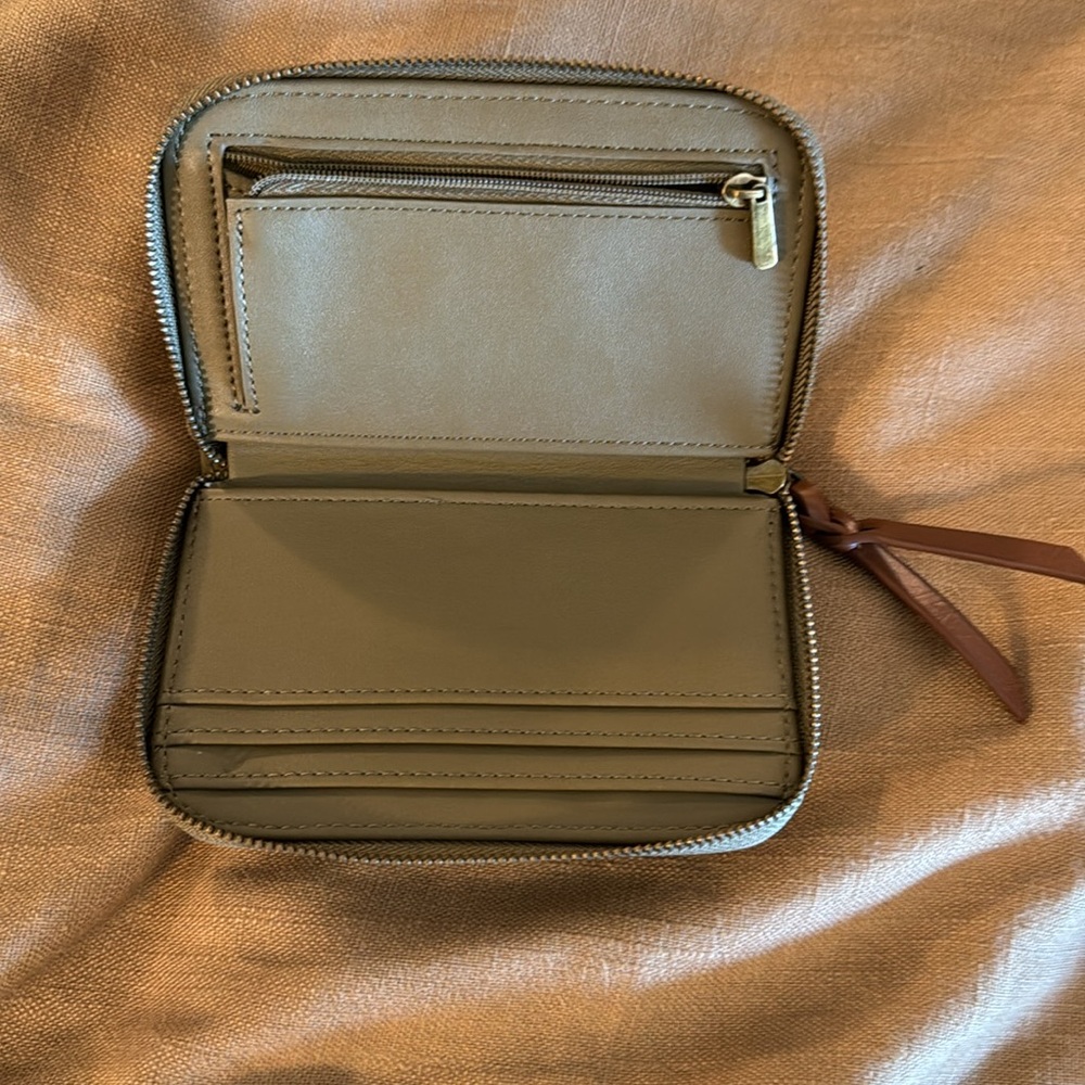Woman's Wallet - Picture 2 of 2